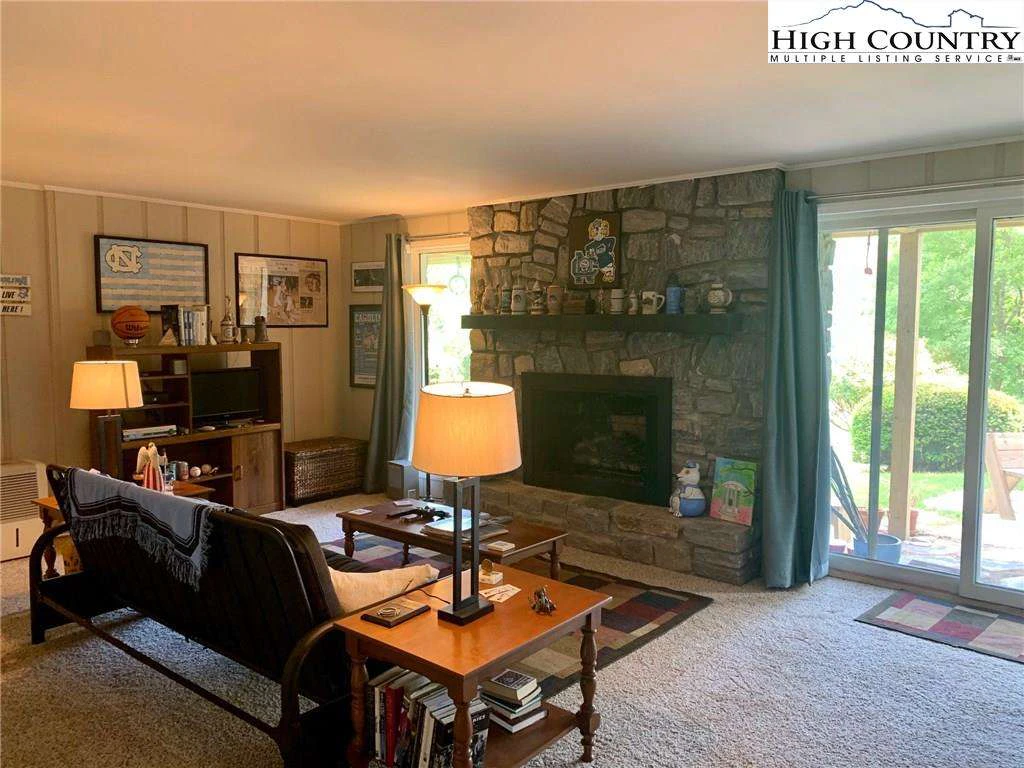 Image number 8 for the current listing