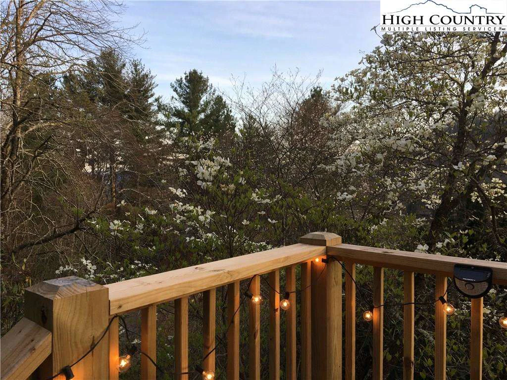 Image number 19 for the current listing