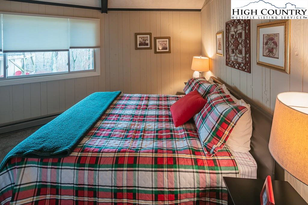 Image number 5 for the current listing