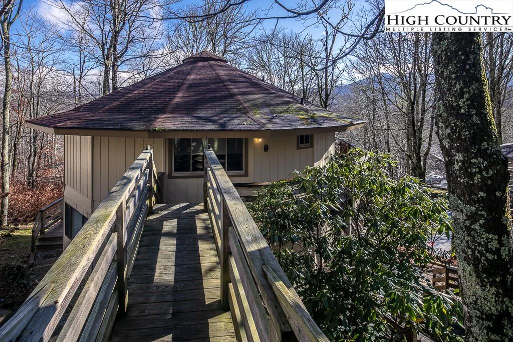 Image number 13 for the current listing