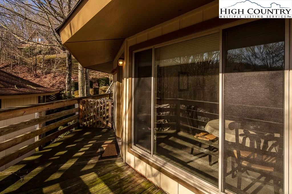 Image number 14 for the current listing