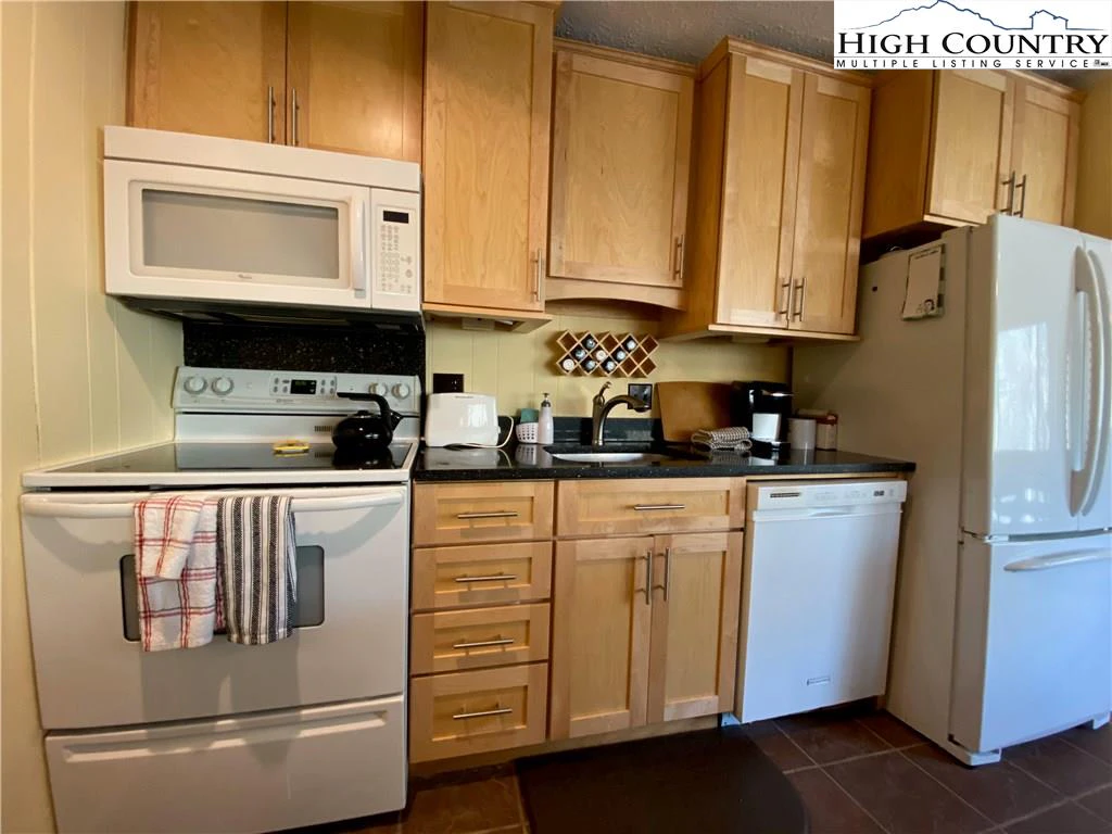 Image number 19 for the current listing