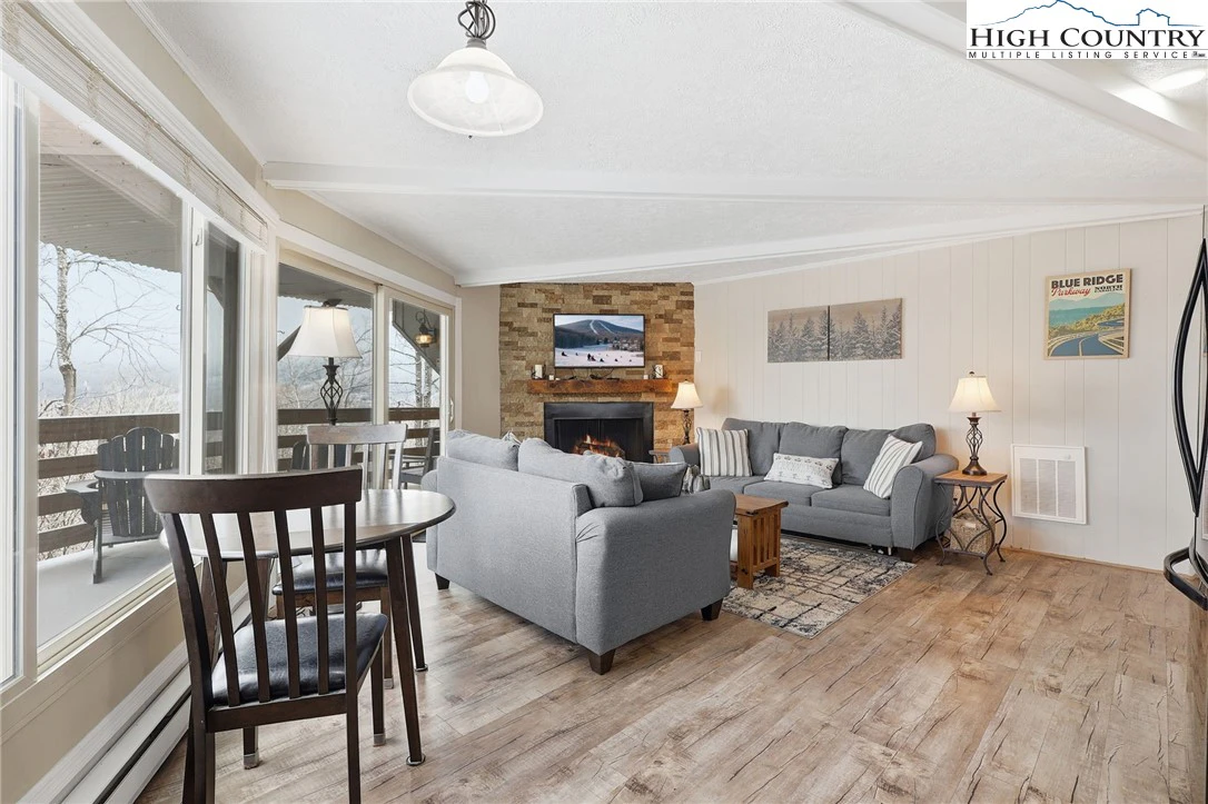 Image number 5 for the current listing