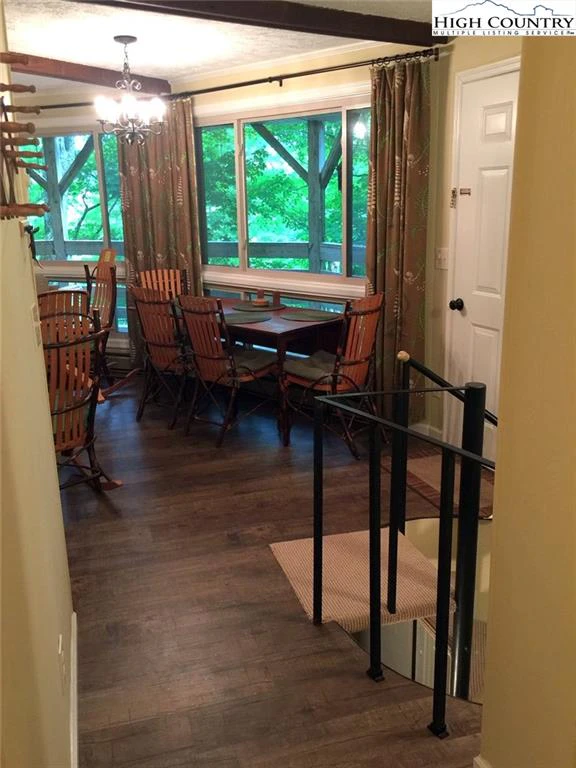 Image number 5 for the current listing