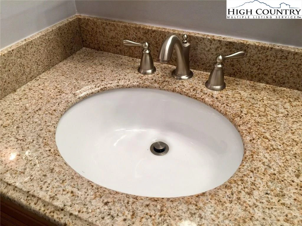 Image number 2 for the current listing