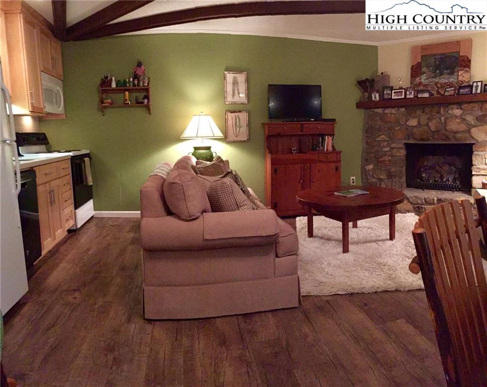 Image number 21 for the current listing