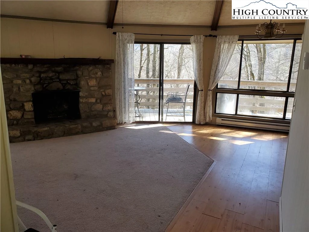 Image number 16 for the current listing