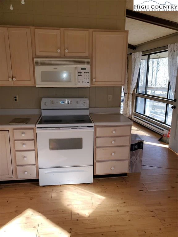 Image number 11 for the current listing