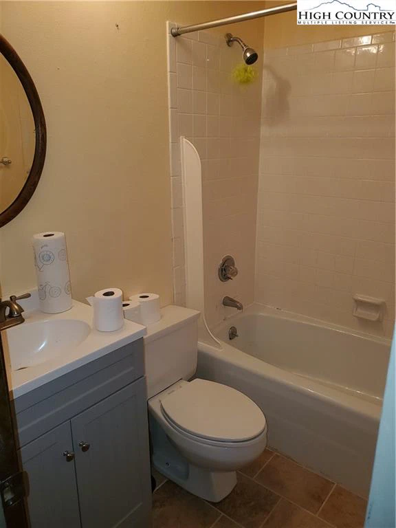Image number 2 for the current listing