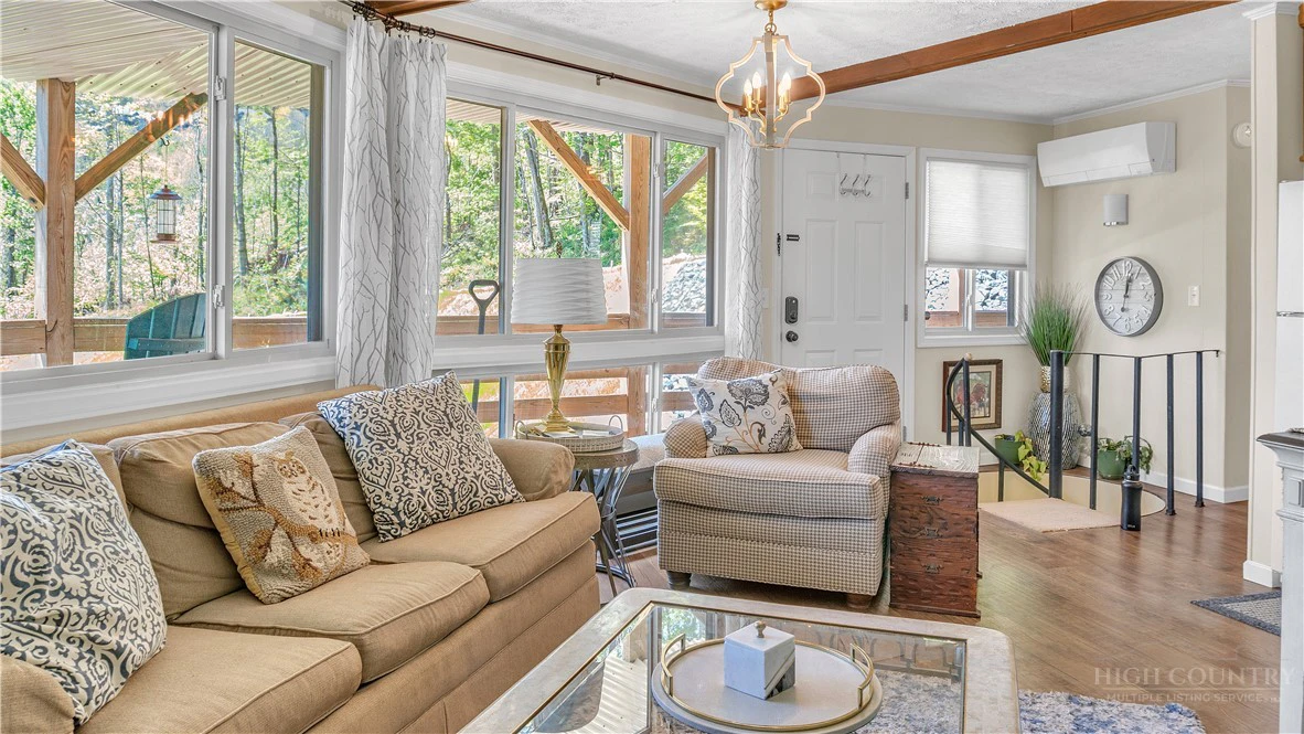 Image number 4 for the current listing