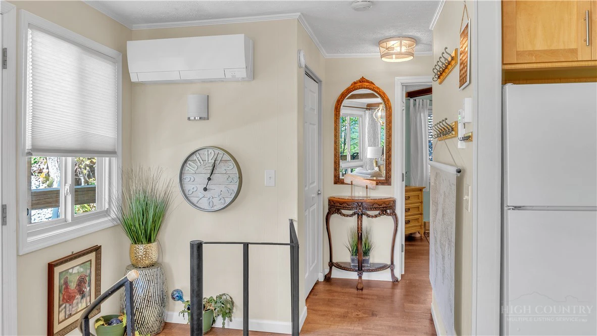 Image number 5 for the current listing