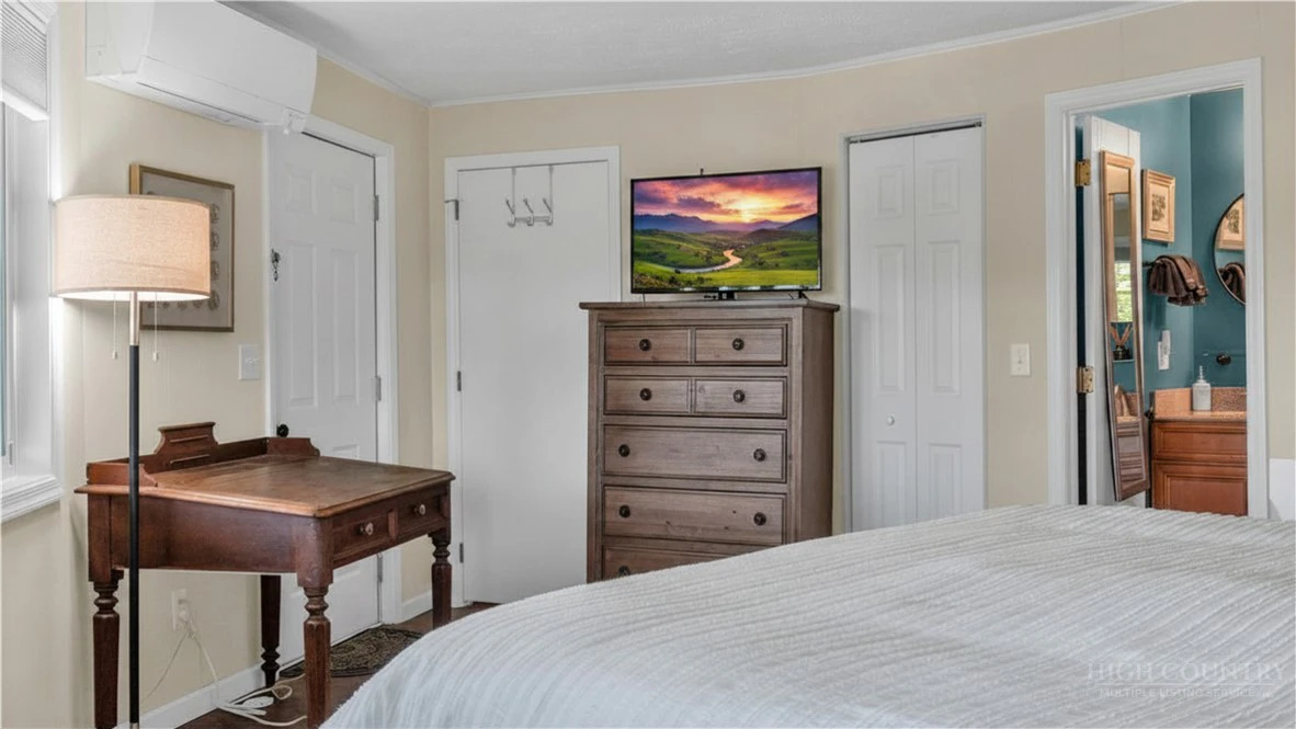 Image number 14 for the current listing