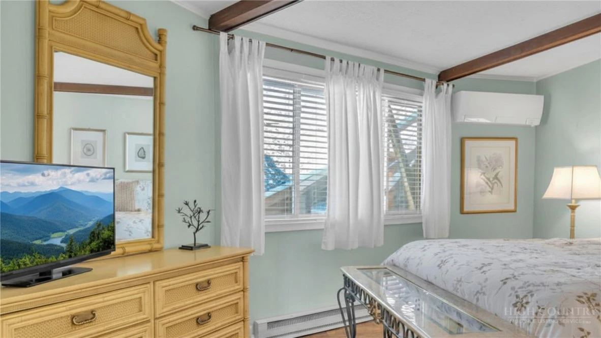Image number 9 for the current listing