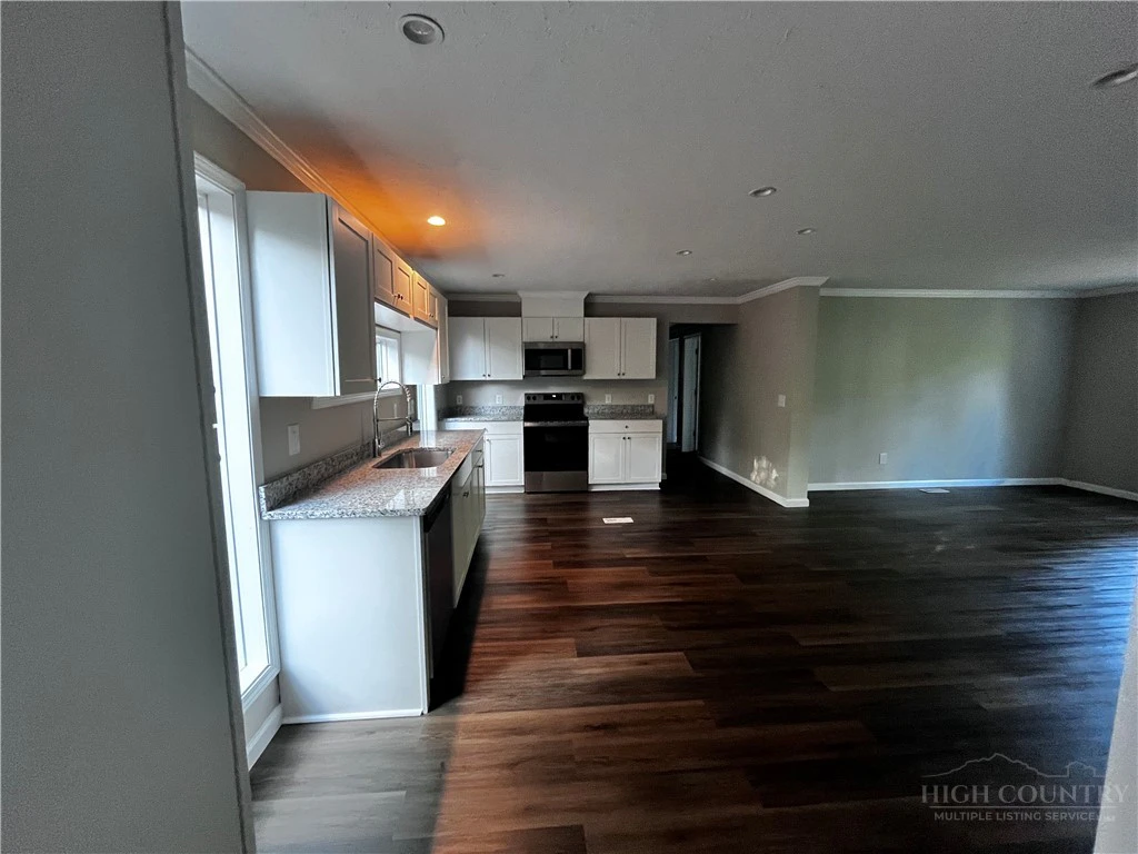 Image number 2 for the current listing
