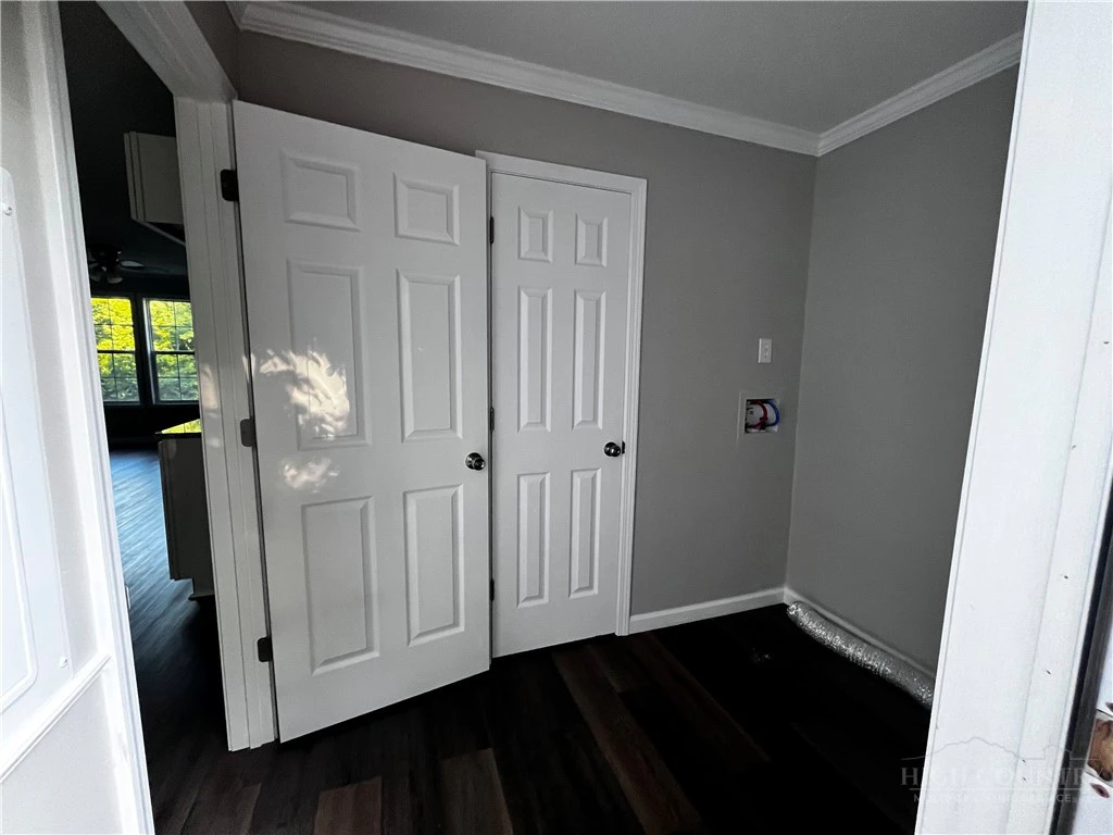 Image number 7 for the current listing