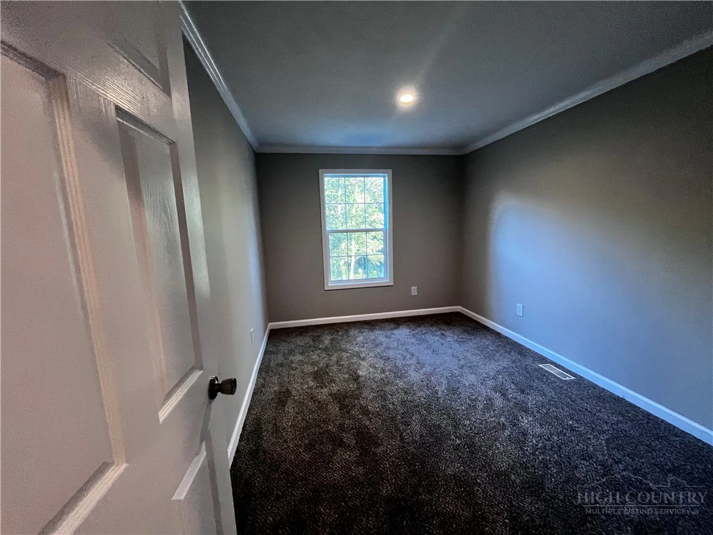 Image number 11 for the current listing
