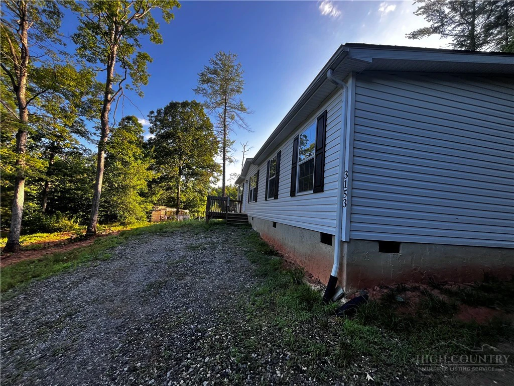 Image number 17 for the current listing