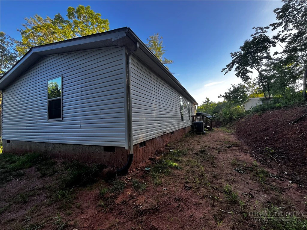 Image number 18 for the current listing