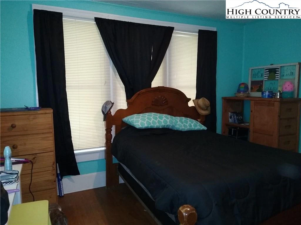 Image number 7 for the current listing