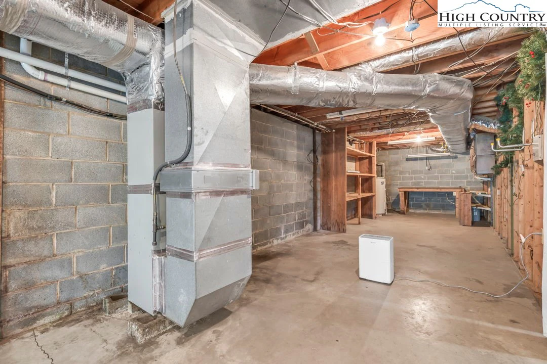 Image number 4 for the current listing