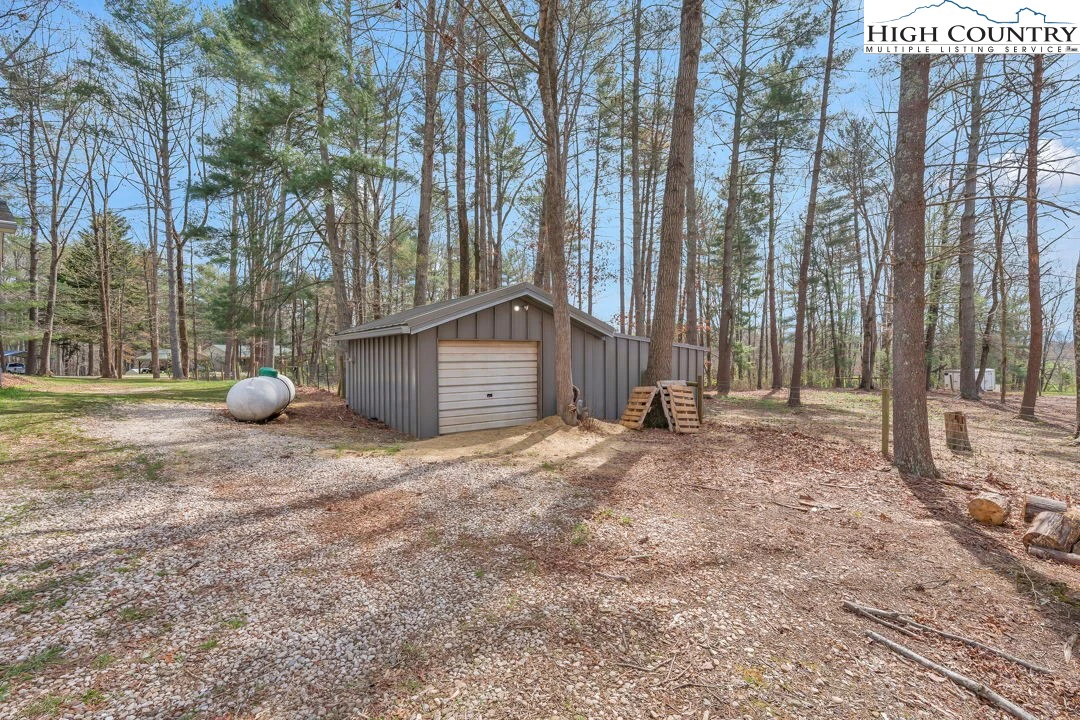Image number 14 for the current listing