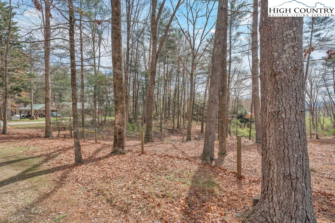 Image number 18 for the current listing