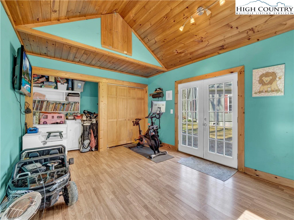 Image number 12 for the current listing