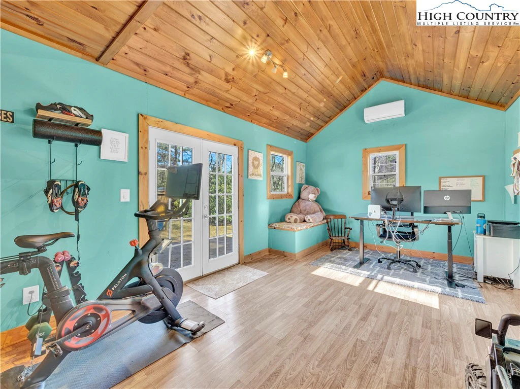 Image number 2 for the current listing