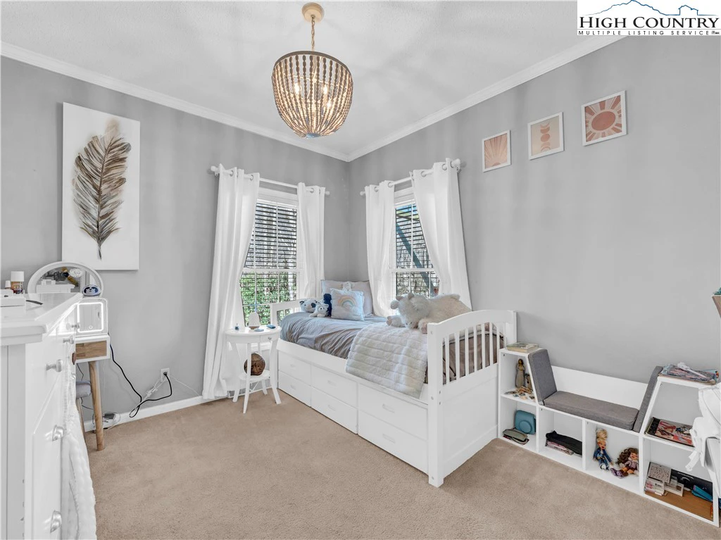 Image number 11 for the current listing