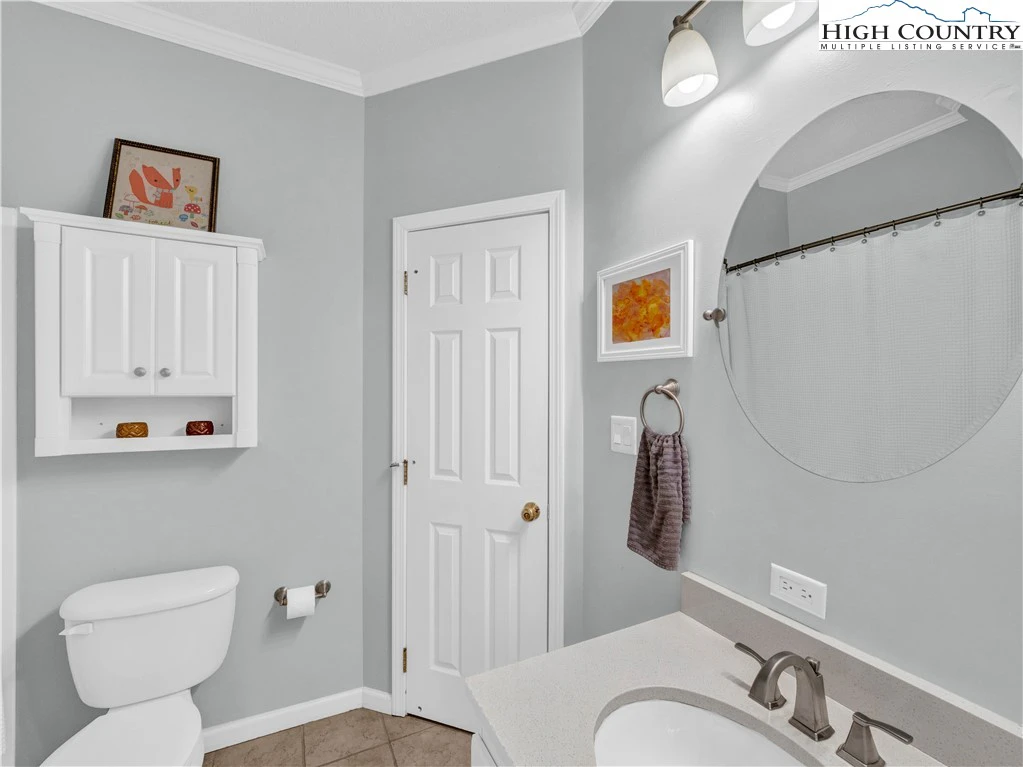 Image number 5 for the current listing