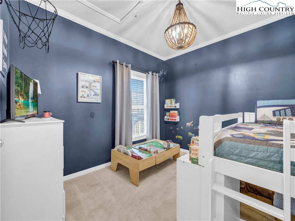 Image number 3 for the current listing