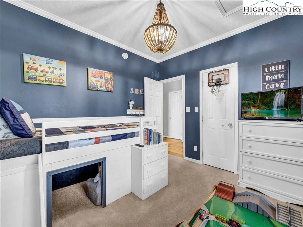 Image number 4 for the current listing