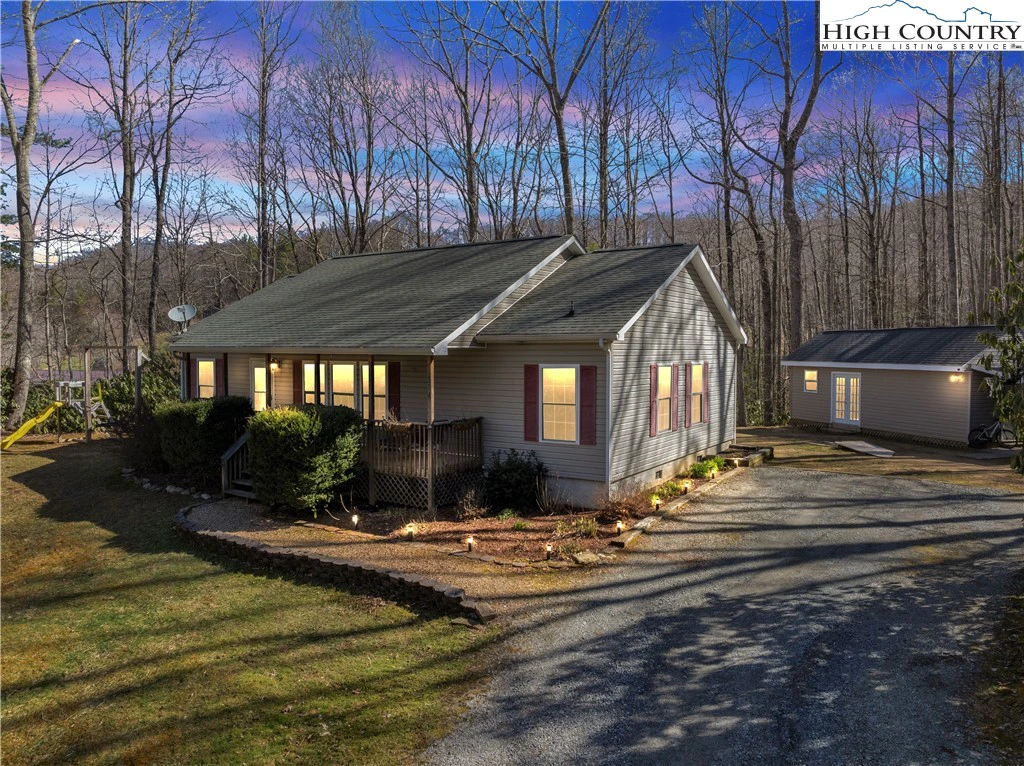 Image number 19 for the current listing