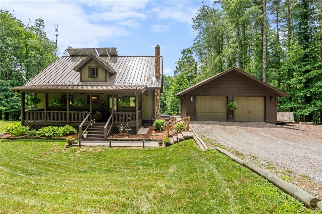 Image number 1 for the current listing