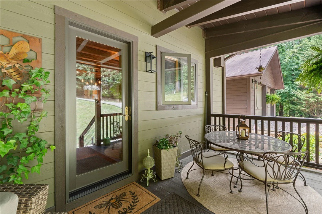 Image number 8 for the current listing