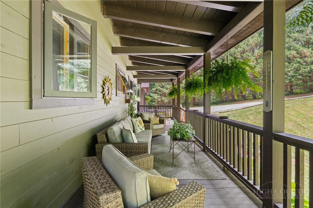 Image number 9 for the current listing