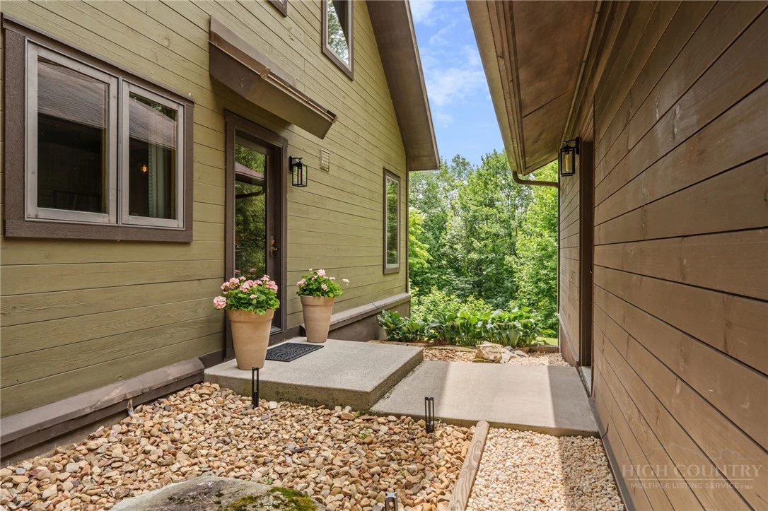 Image number 10 for the current listing