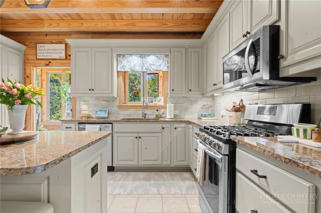 Image number 20 for the current listing