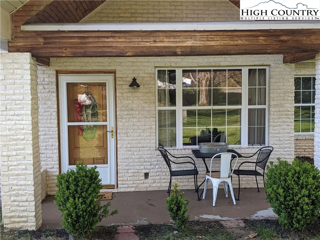Image number 18 for the current listing