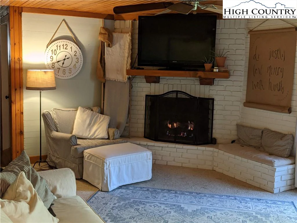Image number 2 for the current listing