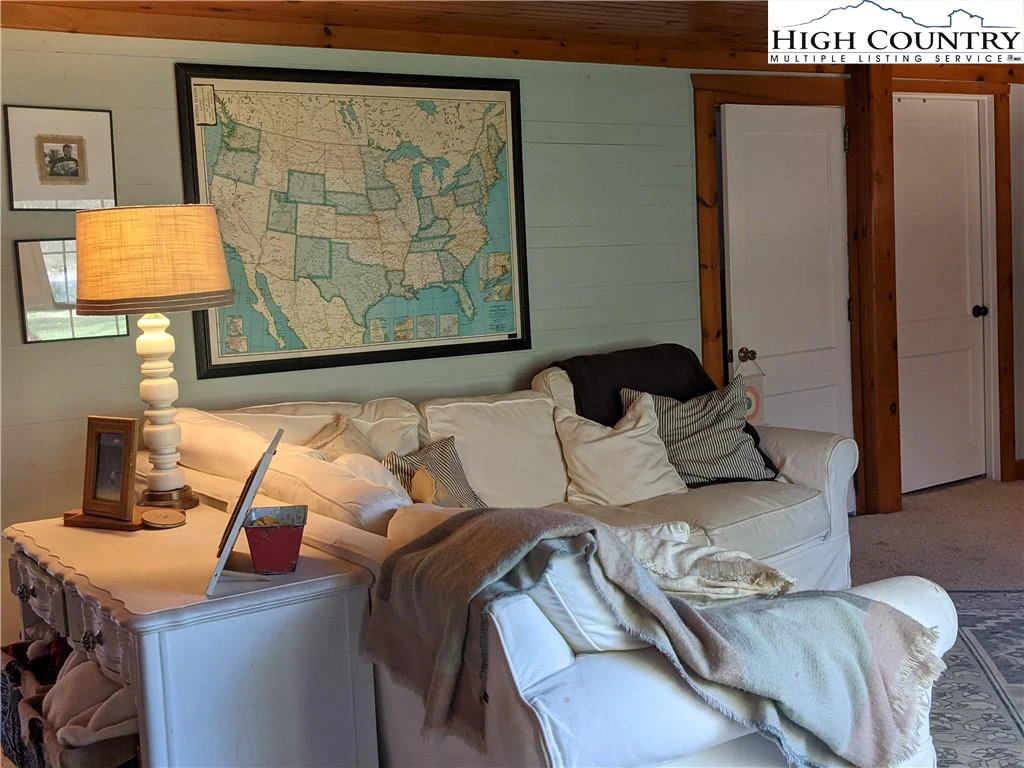 Image number 14 for the current listing