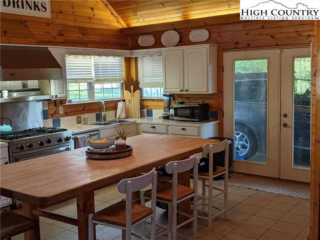 Image number 10 for the current listing