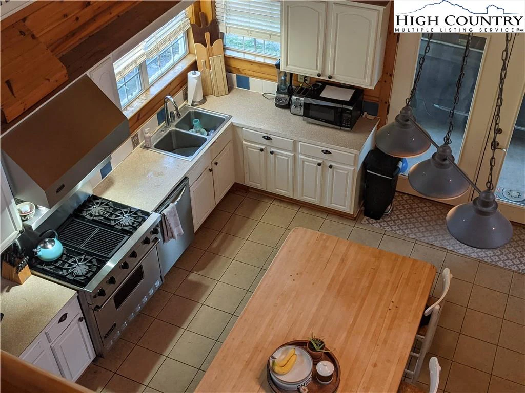 Image number 5 for the current listing