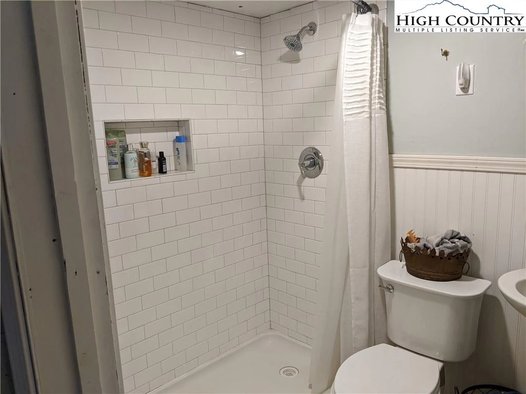 Image number 3 for the current listing