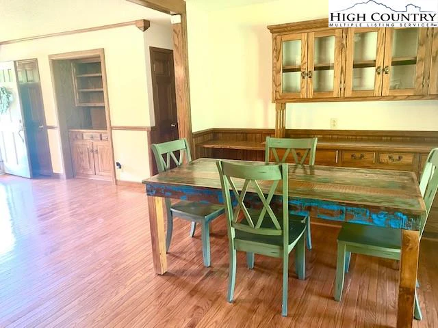 Image number 3 for the current listing
