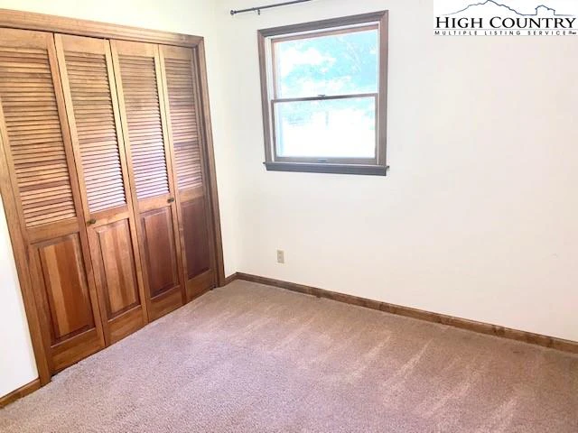 Image number 17 for the current listing