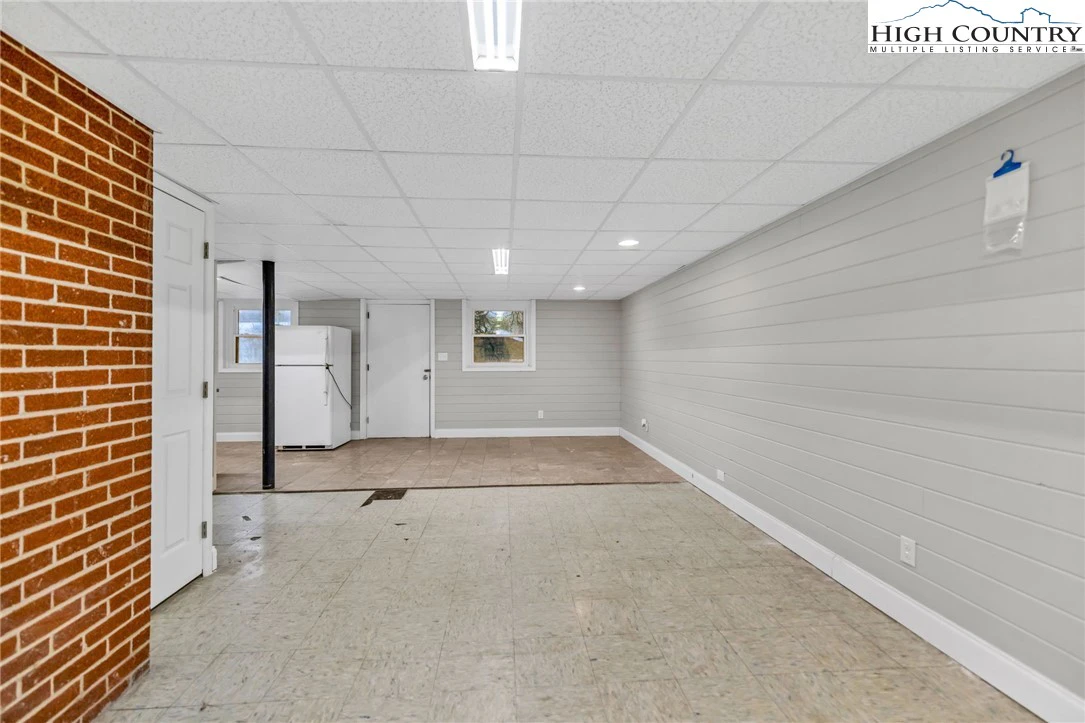 Image number 13 for the current listing