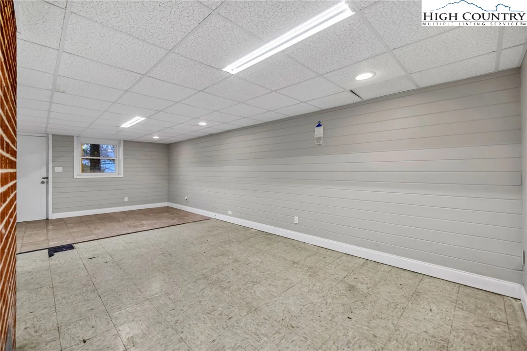 Image number 2 for the current listing
