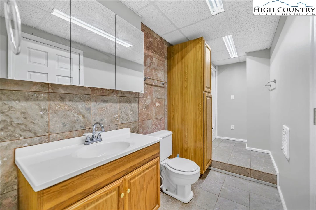 Image number 9 for the current listing