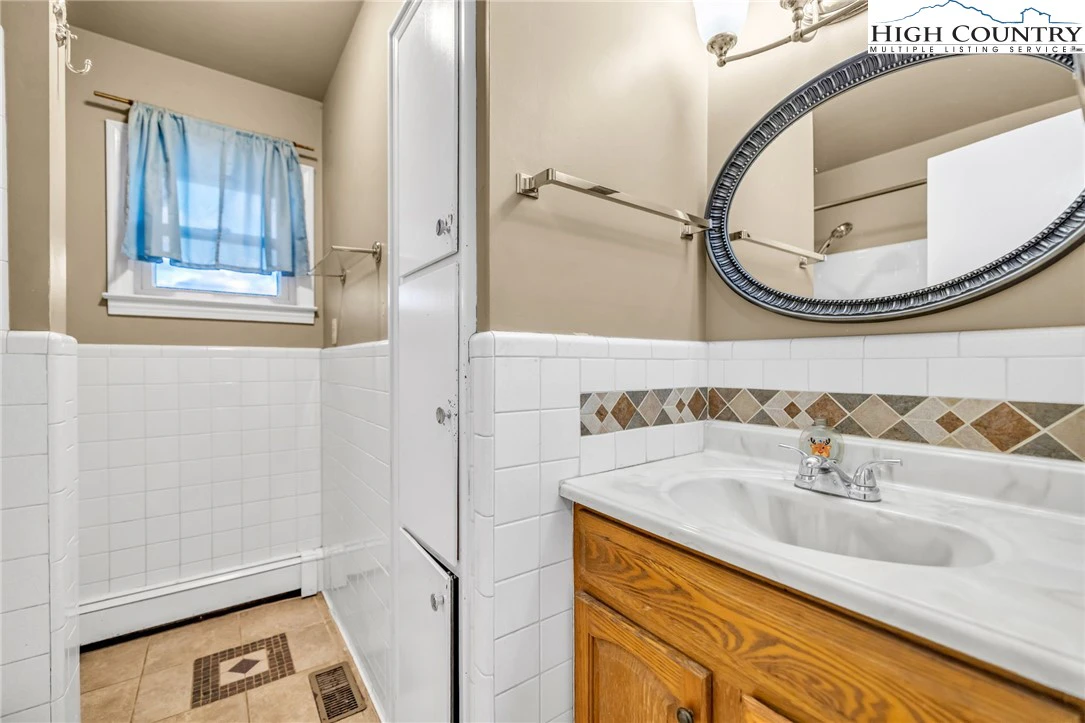 Image number 3 for the current listing